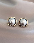 Kassandra | Vintage and Elegant Black Pearl Earrings